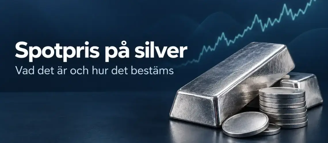 Silvertackor och silvermynt framför en stiliserad priskurva på mörkblå bakgrund med texten ”Spotpris på silver – Vad det är och hur det bestäms”.